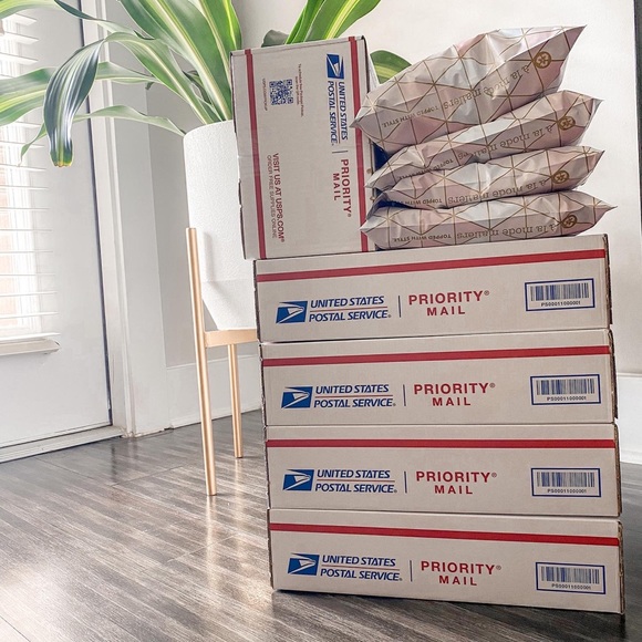 Meet Your Posher, Danielle! - Picture 2 of 3